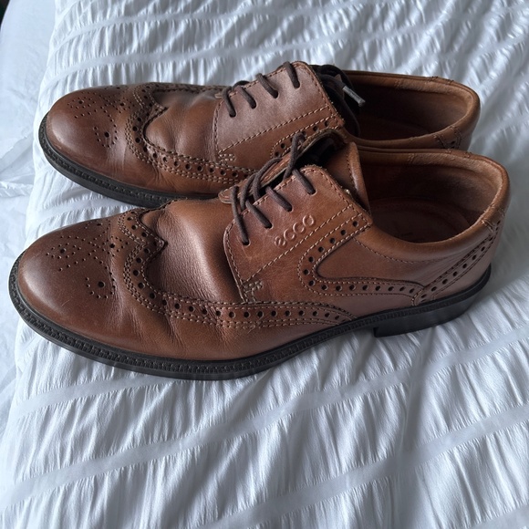 Brown leather wingtip shoes - Picture 2 of 3